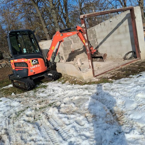 Instagram-Beitrag: Minibagger beim Abriss